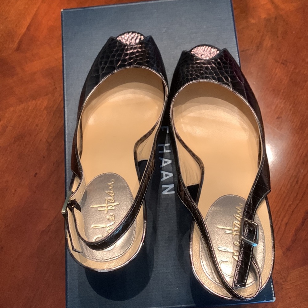 Beautiful Cole Haan Bronze Peep Toe Sandals - Picture 4 of 4
